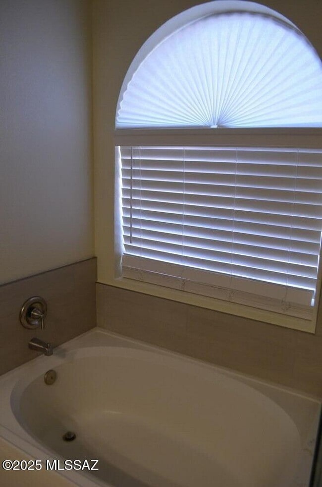 Building Photo - 942 S Suncove Dr