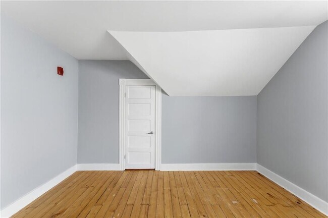 Building Photo - 132 S Angell St