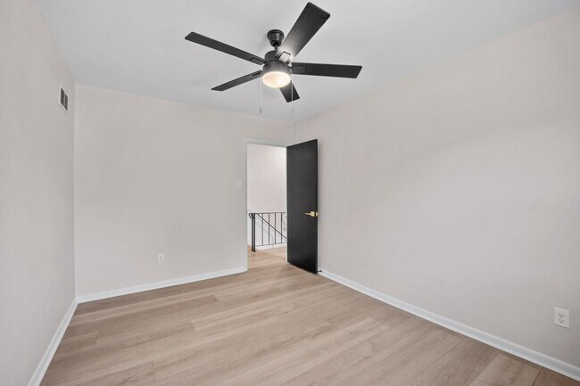 Building Photo - 857 Green Valley Dr