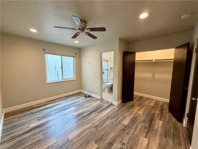 Building Photo - 327 3rd St