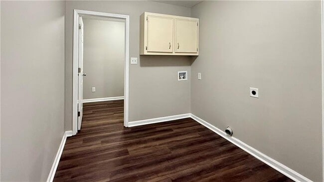 Building Photo - 1735 Ridgefield Dr