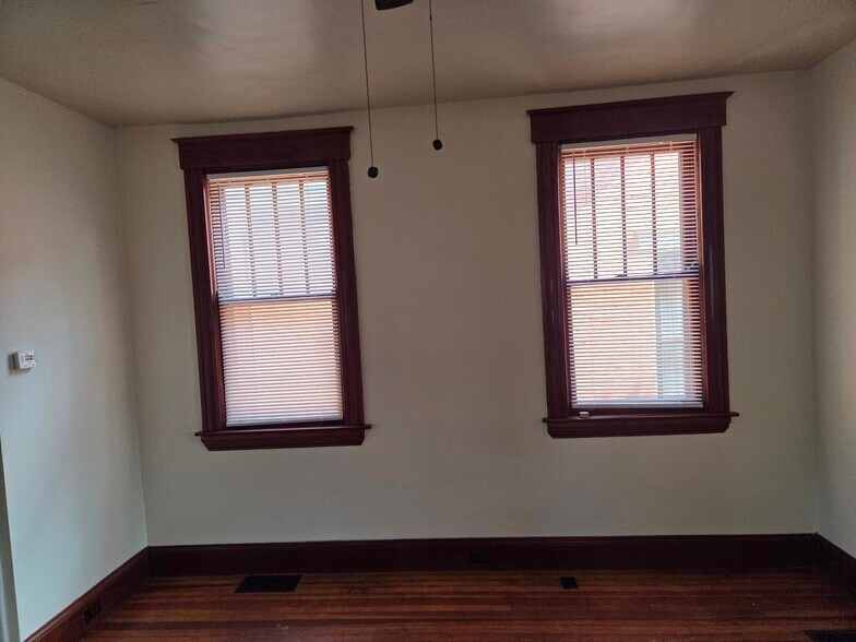 Building Photo - 229 E 5th St