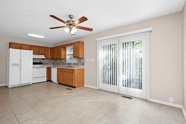 Building Photo - 707 Princeton Dr