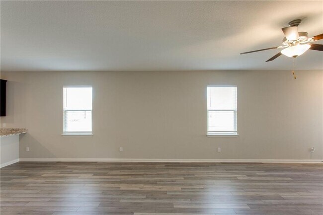 Building Photo - 241 Mount Vernon Way