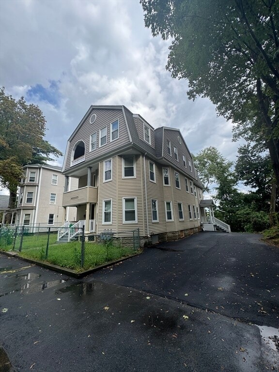 Building Photo - 60 Lakewood St