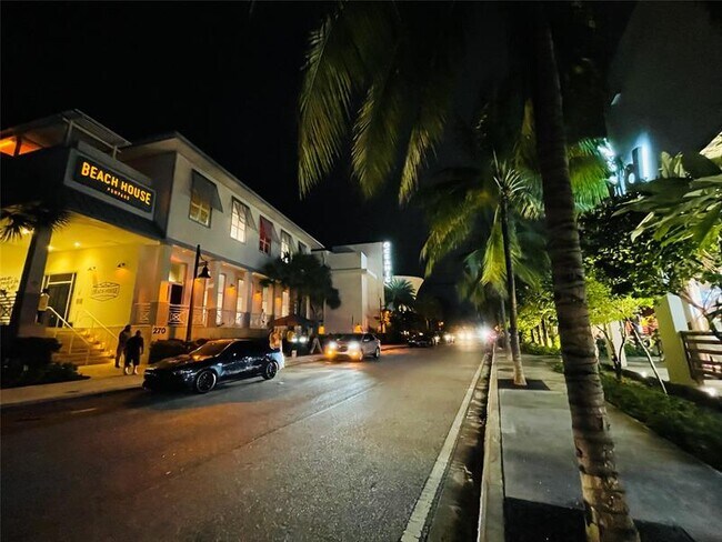 Building Photo - 400 N Riverside Dr