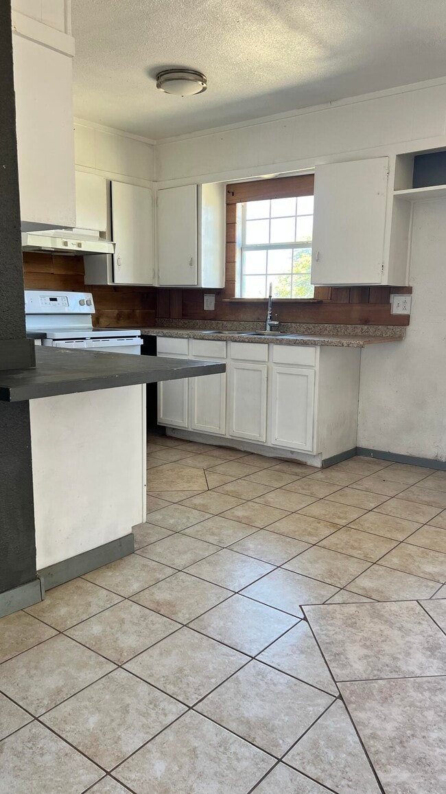 Building Photo - 1716 E Dartmouth St