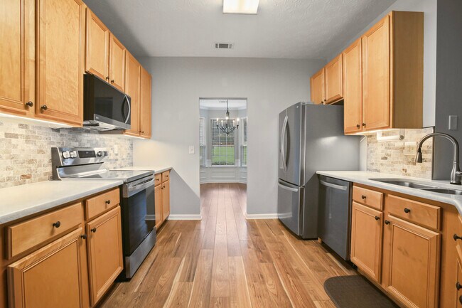 Building Photo - 2643 Whispering Pines Dr SW