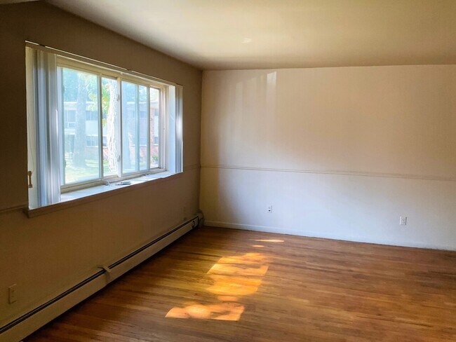 Building Photo - 17274 Bentler #51