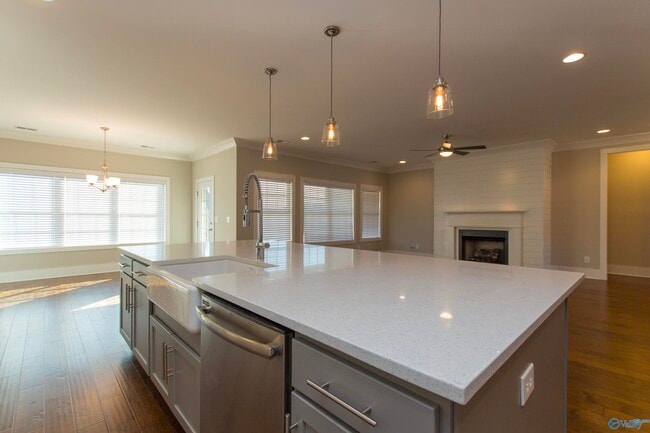 Building Photo - 2121 S Meadows Dr