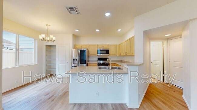 Building Photo - 91-1001 Keaunui Dr.