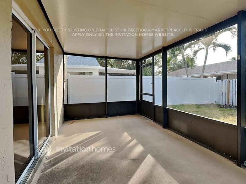 Building Photo - 7215 SW 42nd Ct