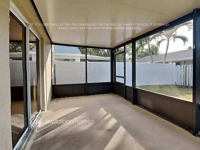 Building Photo - 7215 SW 42nd Ct