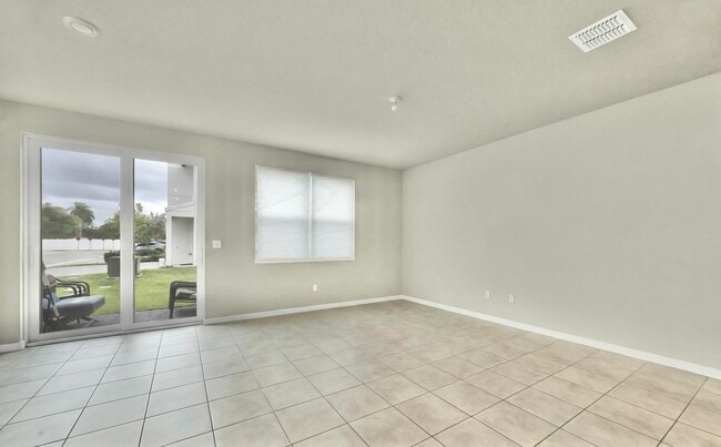 Building Photo - 3550 San Bernardino Wy