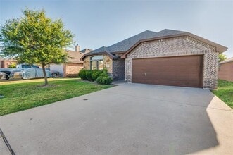 Building Photo - 347 Creekside Way