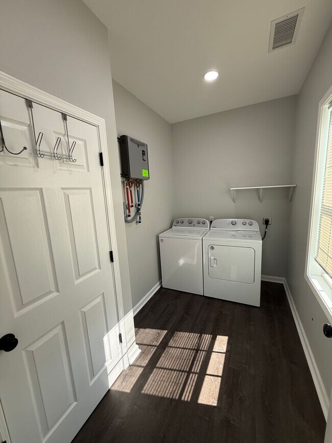 Building Photo - 1 bed / 1 bath