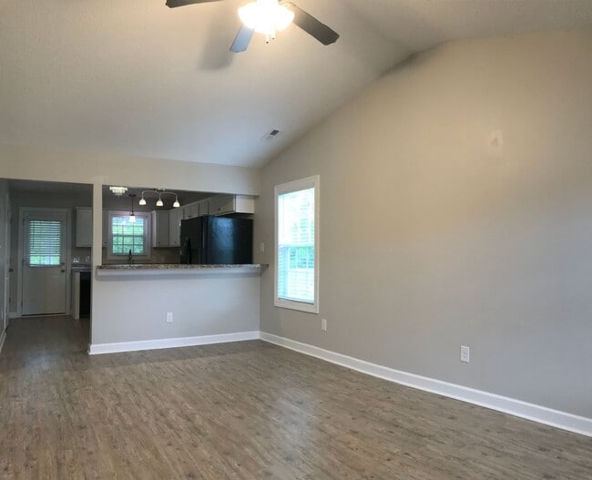 Building Photo - Super Sweet on Streamwood