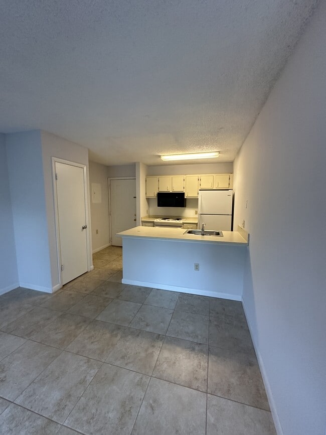 Building Photo - 225 S Tropical Trail