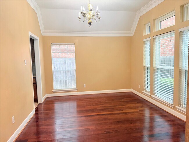 Building Photo - 5010 Rebel Ridge Dr