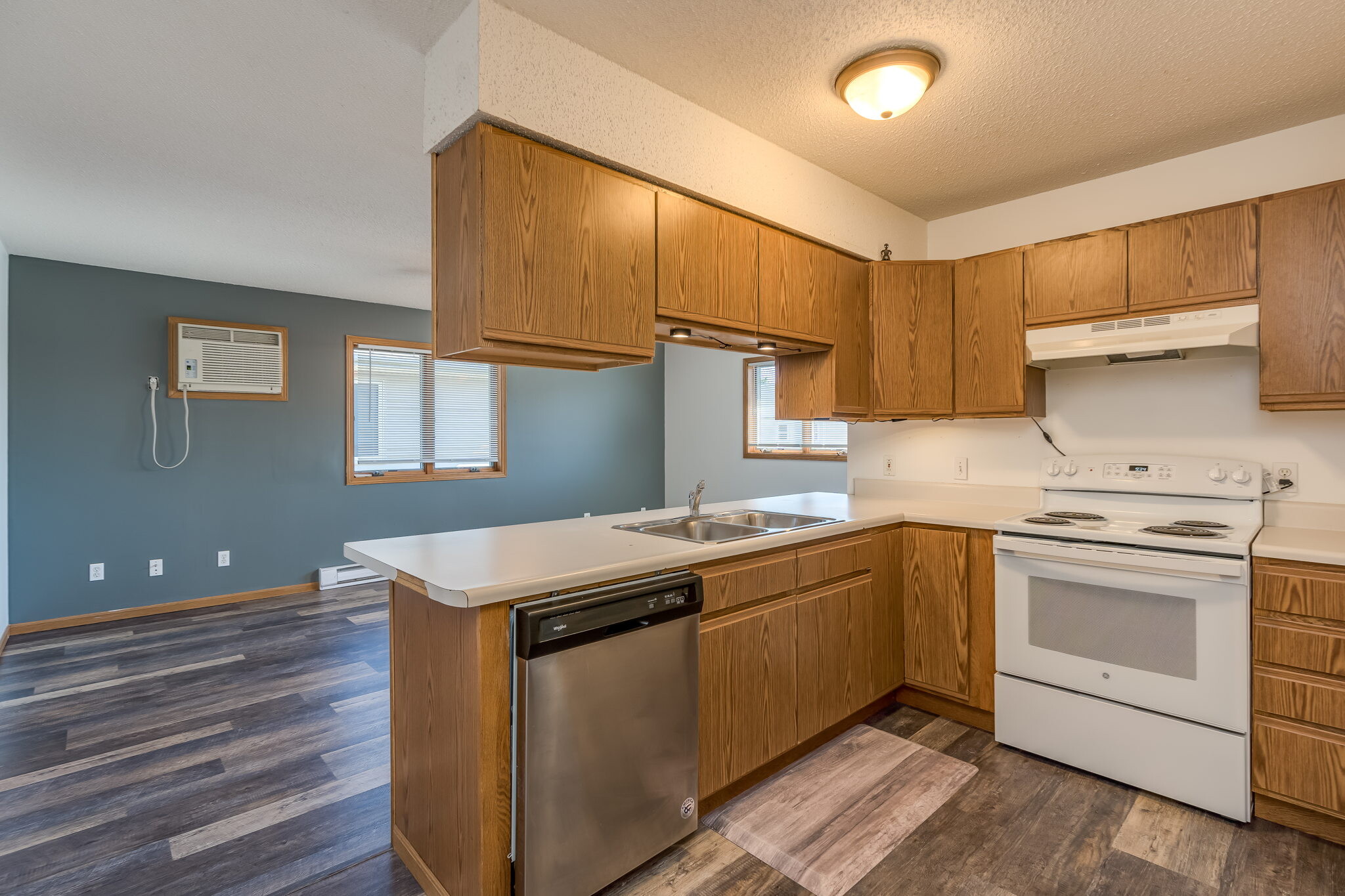 Building Photo - 121 Balcerzak Dr
