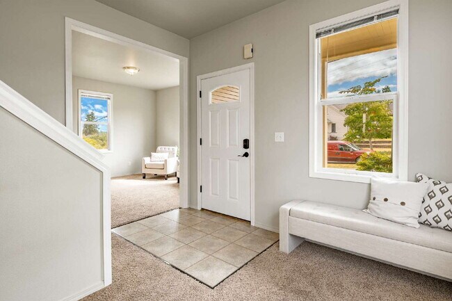 Building Photo - Sought-after 5-Bedroom Pet Friendly Home i...