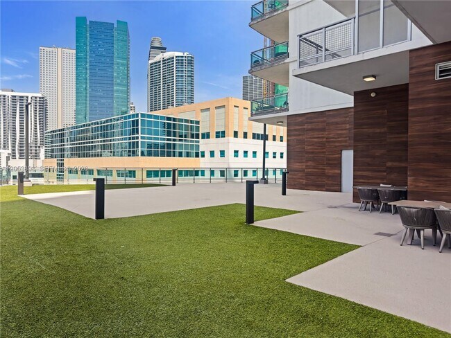 Building Photo - 350 S Miami Ave