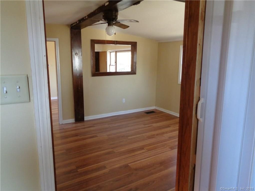 Building Photo - 454 Middle Tpke E