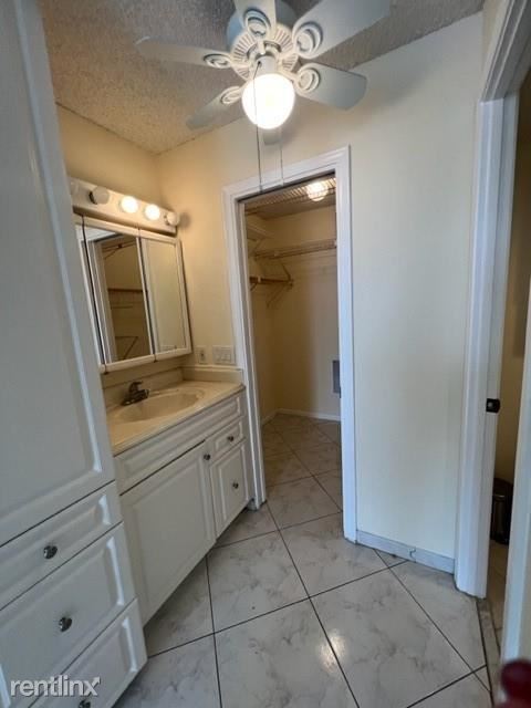 Building Photo - 2 br, 2 bath Condo - 7 Royal Palm Way Unit...