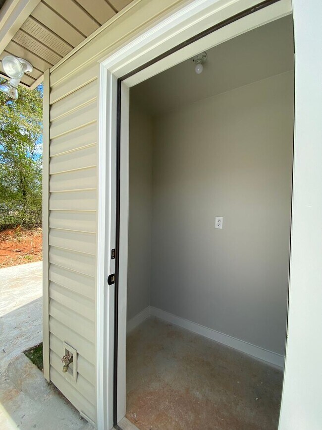 Building Photo - Home for rent in Montgomery!!! View with 48 Hours Notice!