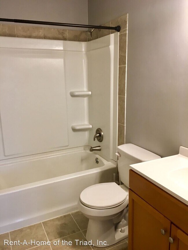 Building Photo - 3 br, 2.5 bath House - 4815 Tower Road E