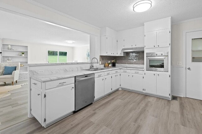 Building Photo - Charming 3BR Home on a Quiet Cul-de-Sac with Large Fenced Yard