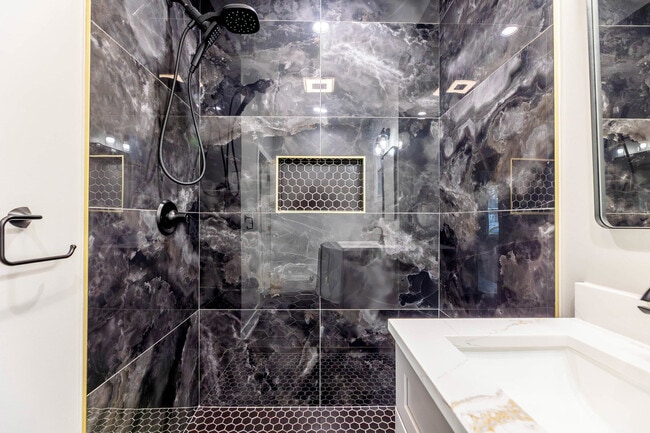 Building Photo - 5552 S Shields Ave