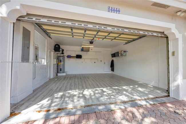 Building Photo - 16000 SW 91st Ct
