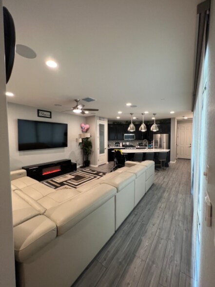 Building Photo - 4123 E Jones St