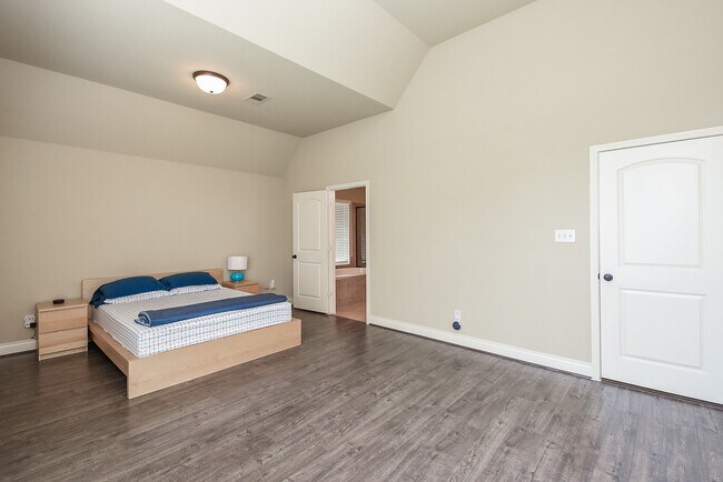 Building Photo - 2603 Night Song Dr