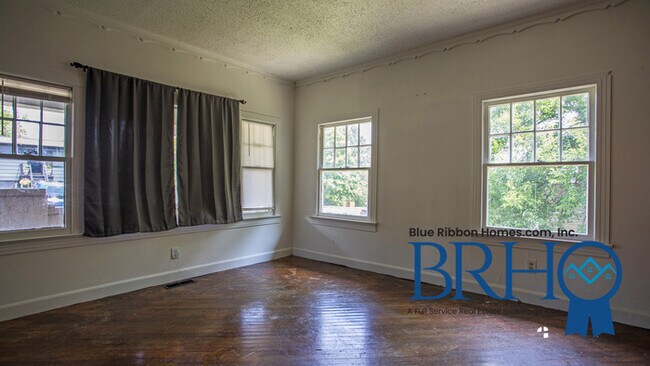 Building Photo - Witt Place