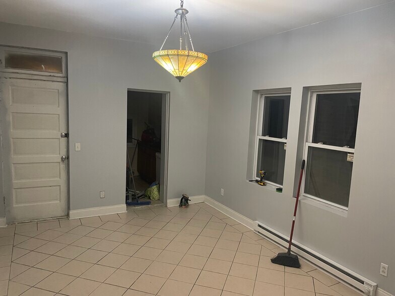 Building Photo - 2737 S Avers Ave