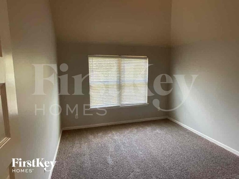 Building Photo - 624 Parkside Pl Dr