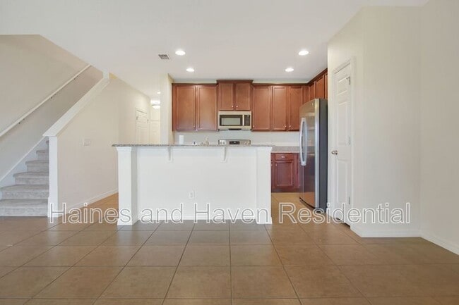 Building Photo - 164 Primrose Dr