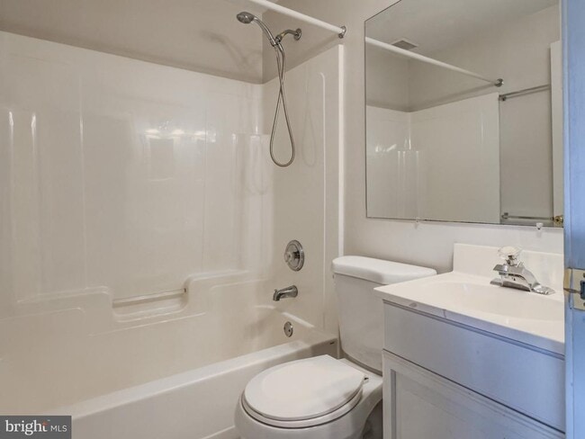 Building Photo - 18008 Wagonwheel Ct