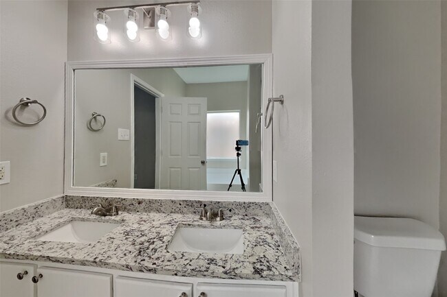 Building Photo - 22022 Willow Downs Dr