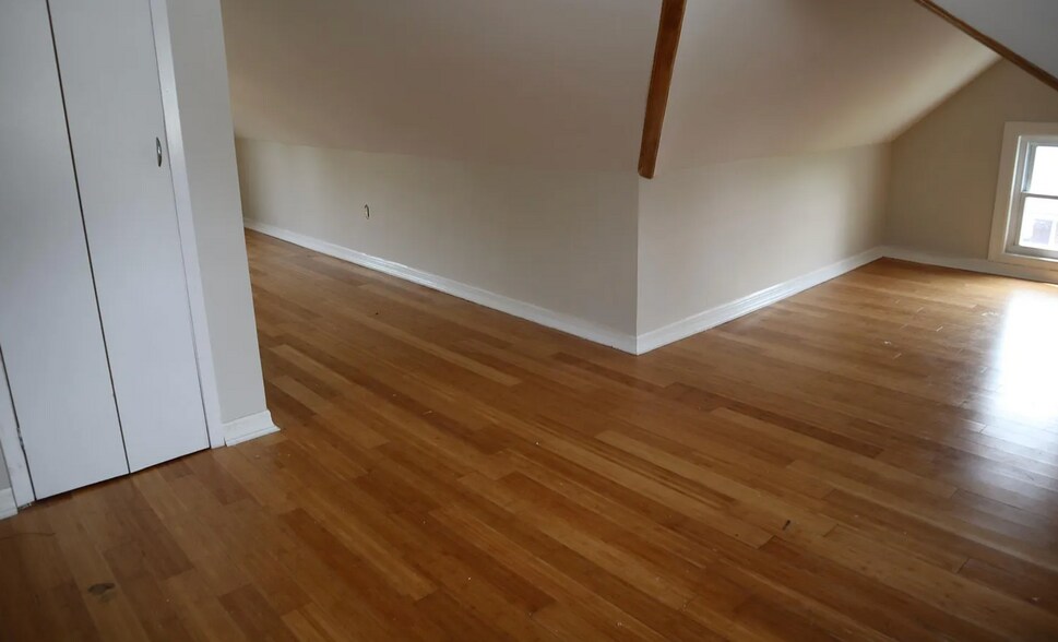 Building Photo - 1250 Woodfield Rd