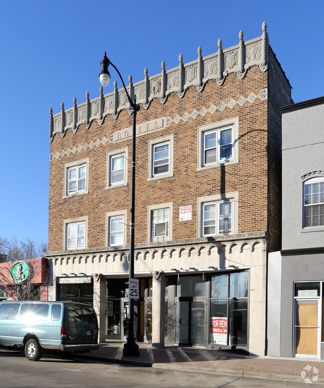 Primary Photo - 614 6th St. (12 Unit +2 Commercial)