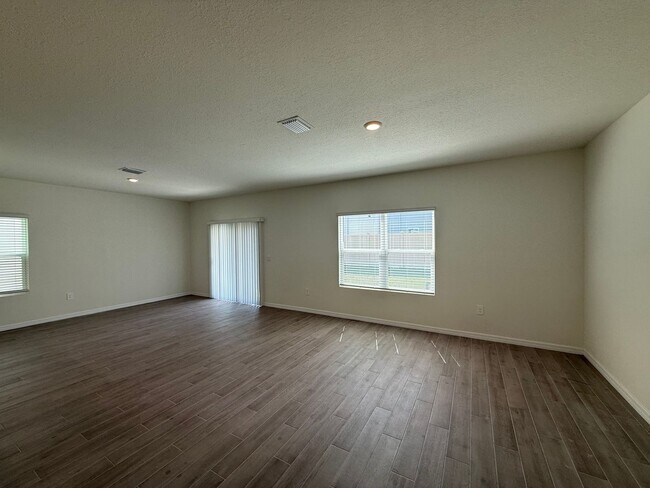 Building Photo - Spacious 4-Bedroom Modern Home in Oaks Preserve – Perfect Gainesville Location