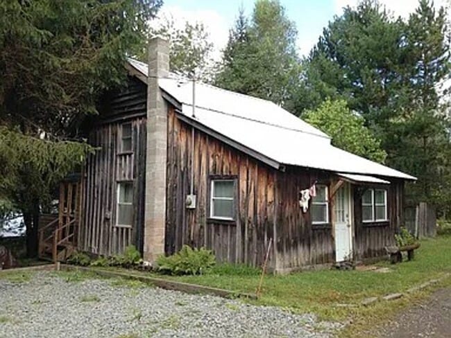 Building Photo - Cozy 3-Bedroom Home with Private Yard in Livingston Manor for November 1st!
