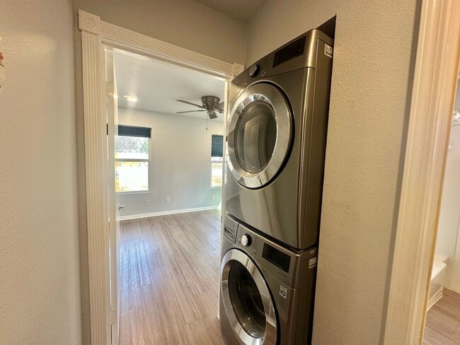 Building Photo - 3 Bed 2 Bath NEW MANAGEMENT IN AUSTIN TX!!!