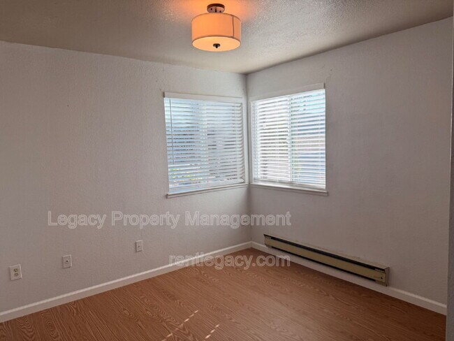 Building Photo - 7 Lancaster Cir