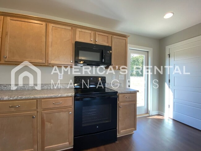 Building Photo - Home for Rent in Talladega, AL...Available to View with 48-hour notice!!!
