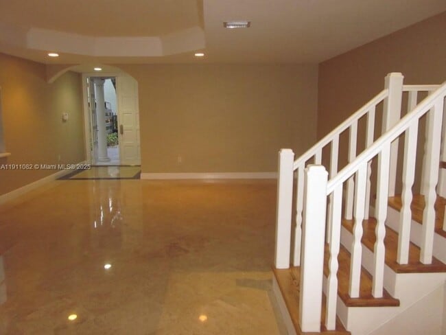 Building Photo - 2920 Catalina St