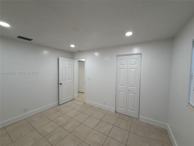 Building Photo - 1600 W 14th St